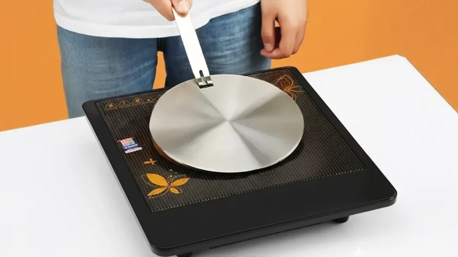 Adaptador para fogão de indução promete aumentar versatilidade, mas cuidado!