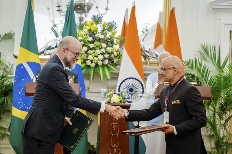 Anvisa e Índia firmam acordo e aprovam insumos essenciais para saúde pública