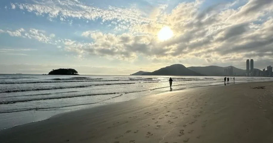 Balneário Camboriú enfrenta chuvas e calor extremo neste fim de semana
