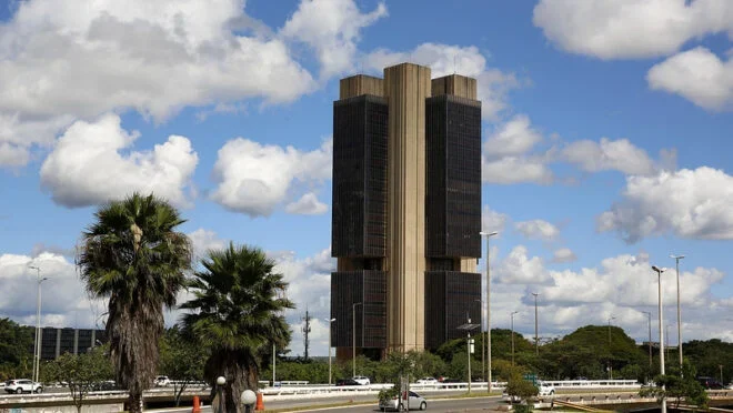 Banco Central decreta liquidação do Banco Pleno e investiga Augusto Lima