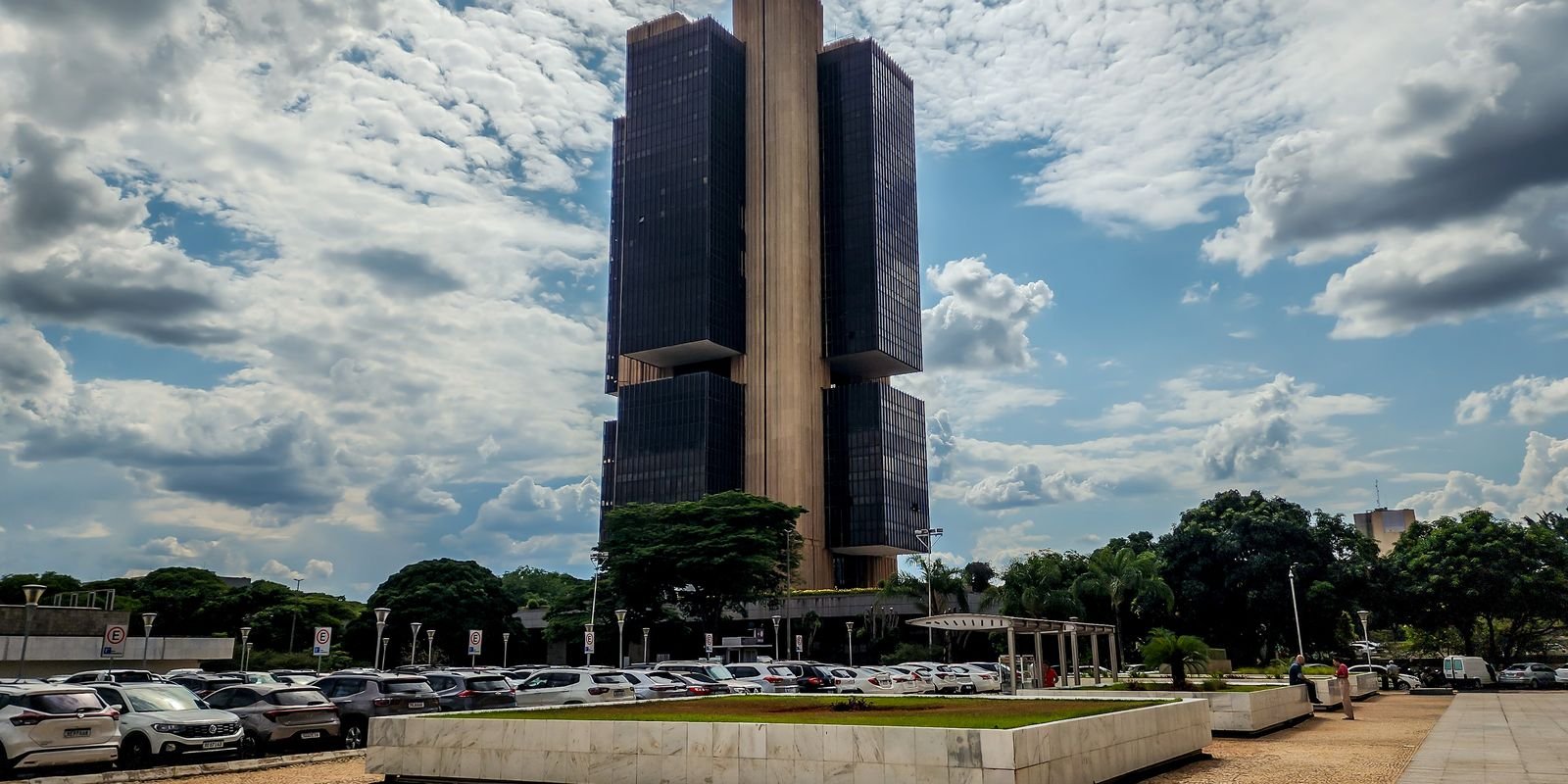 Banco Central revela alta dos juros e impacto no crédito das famílias e empresas