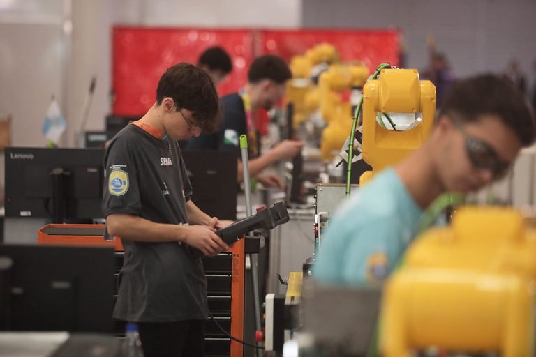 Banco Mundial revela que emprego assalariado supera autônomo em rendimentos