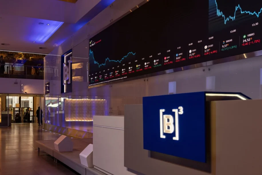 Bancos pressionam Ibovespa que cai 1,99% após recordes e nova nomeação no BC