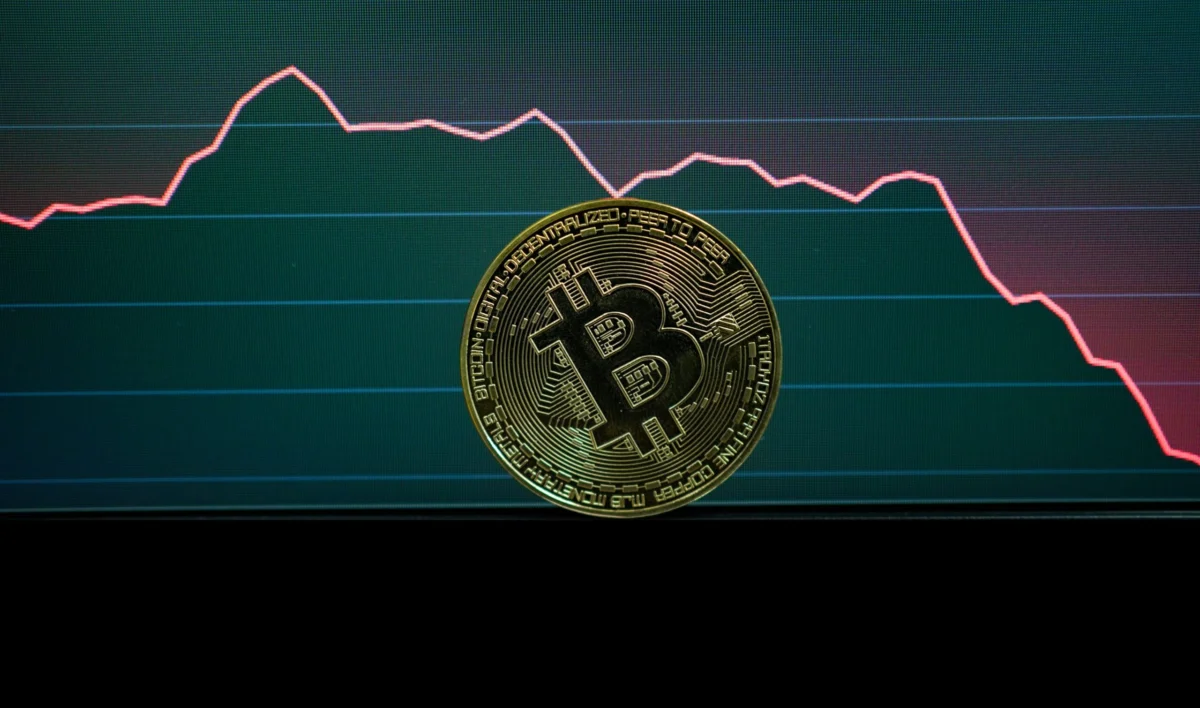 Bitcoin despenca abaixo de US$ 80 mil enquanto juíza de Minnesota decide sobre ICE