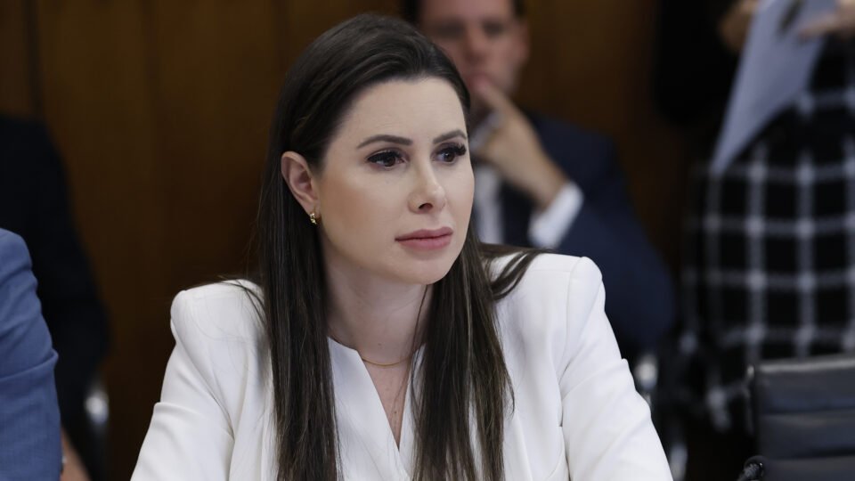 Bolsonaro escolhe Carlos e Carol de Toni para Senado em SC; PP reage furioso