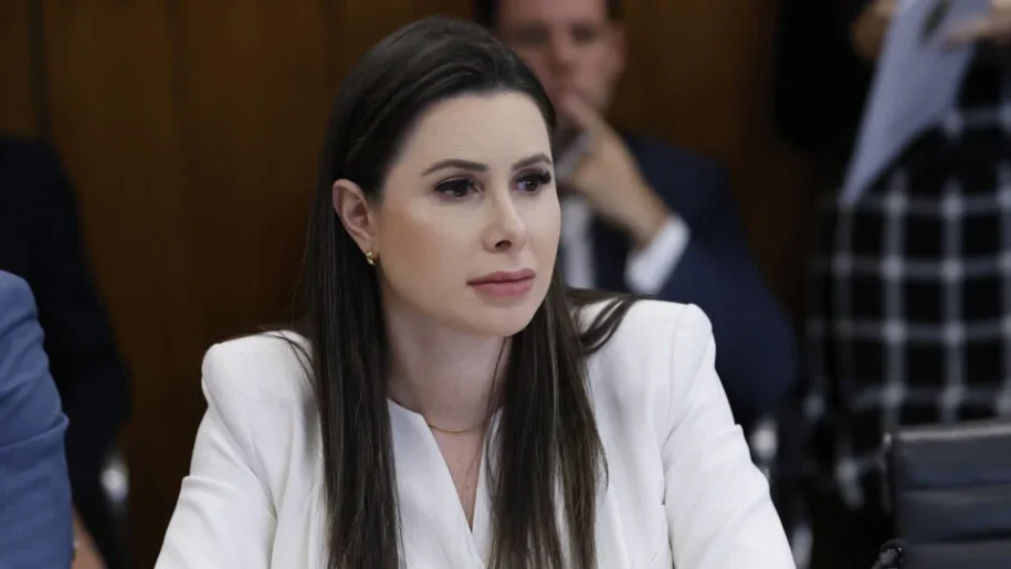 Bolsonaro escolhe Carlos e Carol de Toni para Senado em SC; PP reage furioso