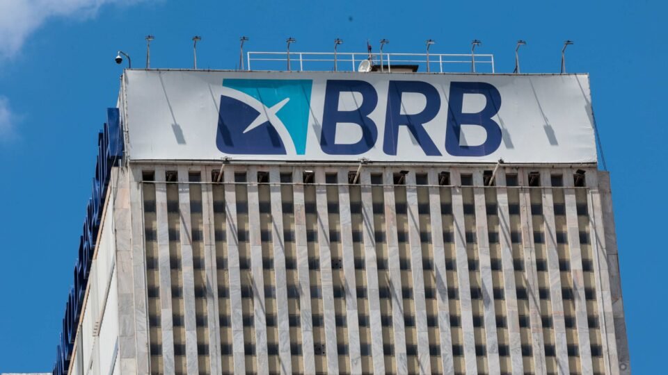 BRB busca soluções para crise de R$ 12 bilhões e pode federalizar banco