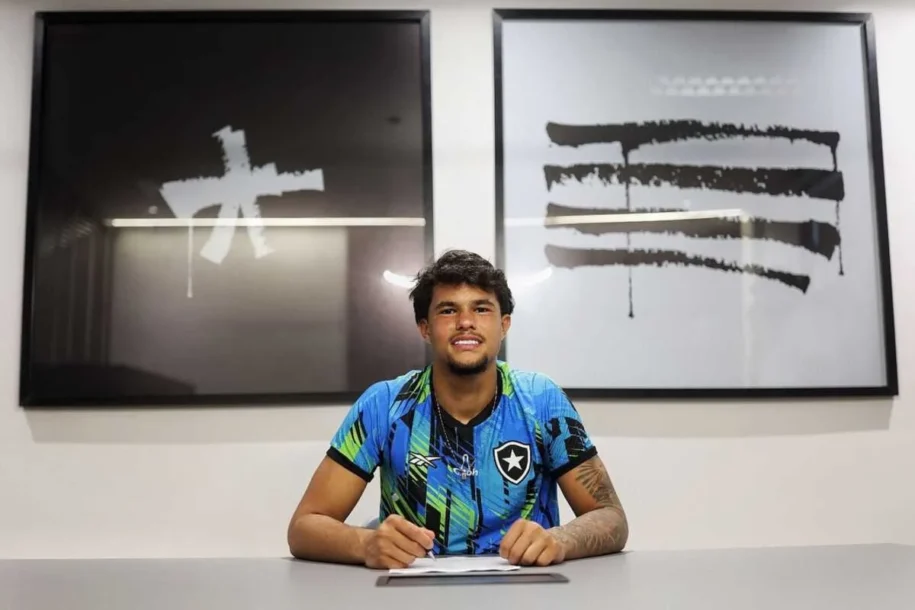 Bruninho Samudio assina contrato profissional com Botafogo e promete brilhar