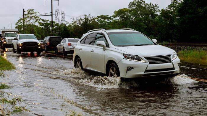 BYD e GWM alertam: segurança de carros elétricos em enchentes depende da profundidade