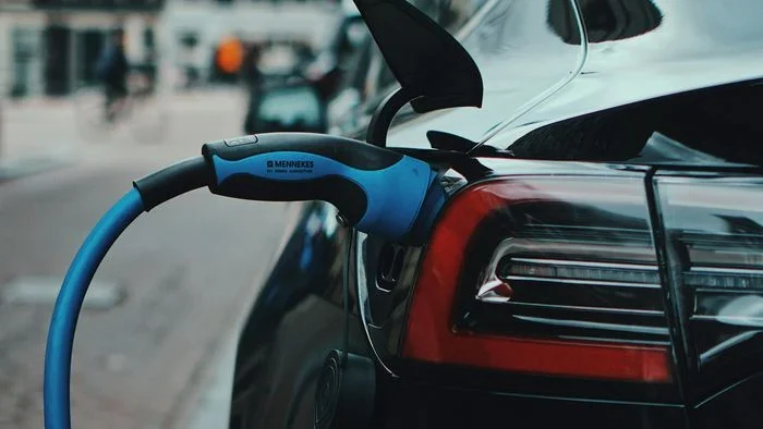 BYD lidera vendas de eletrificados, mas mercado de carros despenca em janeiro