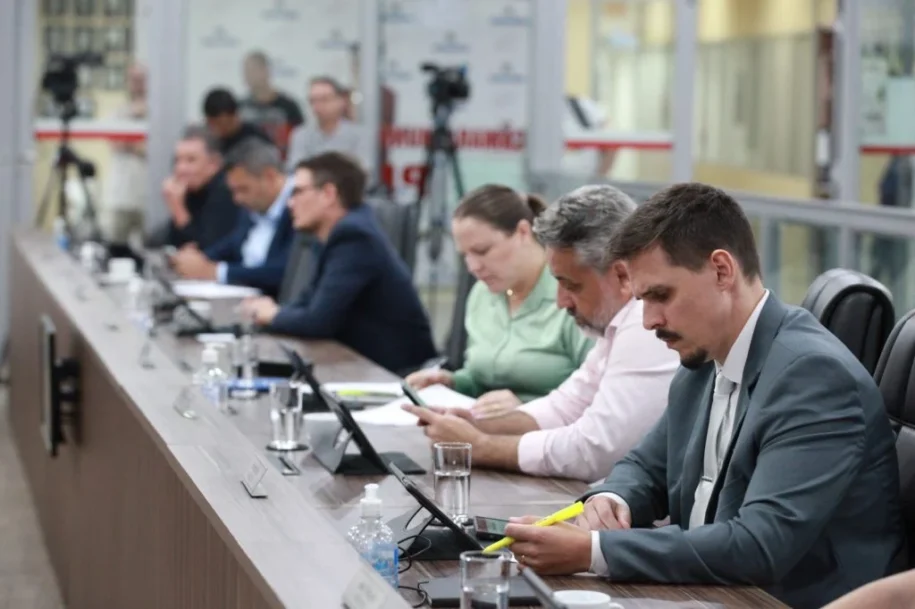 Câmara de Blumenau aprova projetos e solicita federalização da morte do cão ‘Orelha’