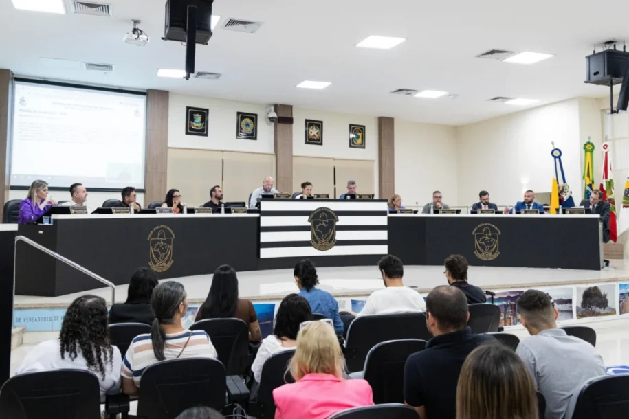 Câmara de Itapema aprova reajuste de 4,3% e mudanças no controle interno