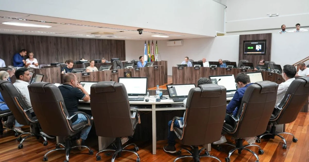 Câmara de Vereadores de Balneário Camboriú aprova cinco leis em sessão tensa