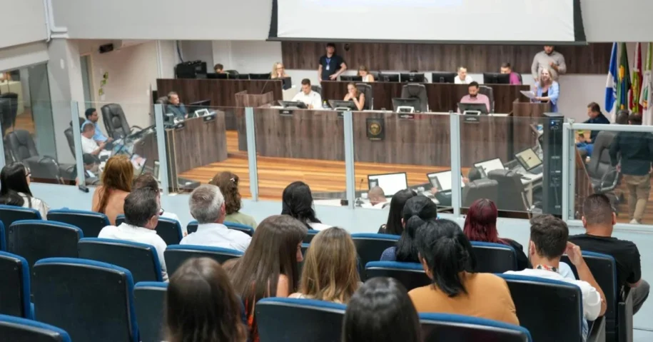 Câmara de Vereadores de Balneário Camboriú aprova PLO 25/2026 com reajuste para Magistério