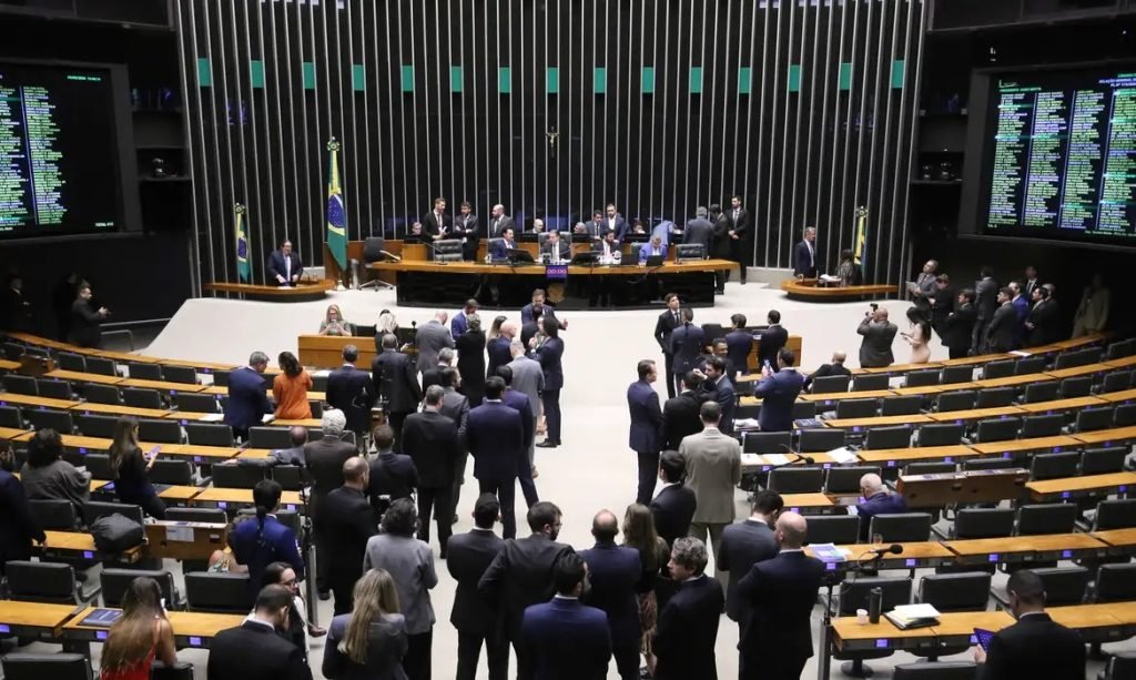 Câmara dos Deputados aprova criação da UFEsporte em Brasília e gera polêmica