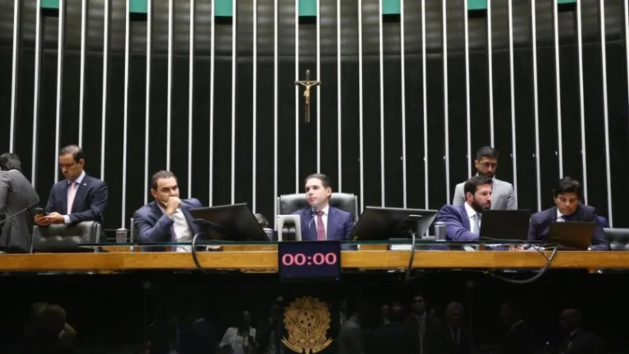 Câmara dos Deputados aprova MP que cria Gás do Povo e gera polêmica