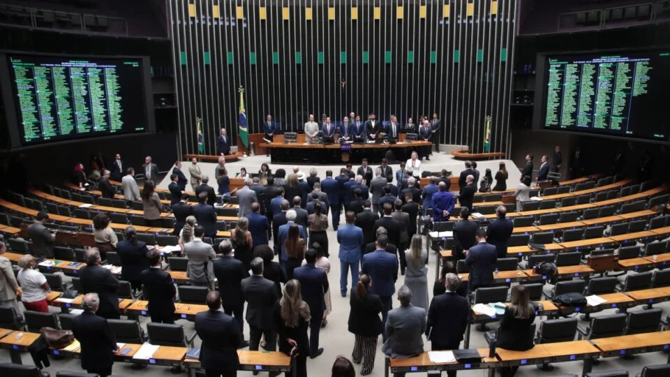 Câmara dos Deputados aprova renúncia fiscal de R$ 7 bilhões para datacenters