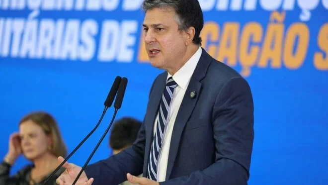 Camilo Santana revela estratégia do PT para ceder Senado em troca de apoio a Lula