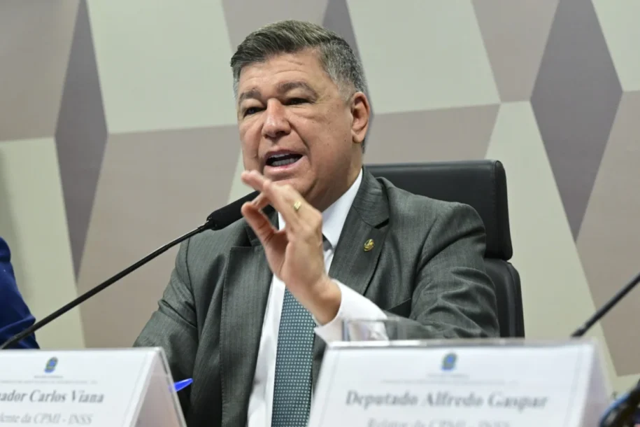 Carlos Viana cobra Mendonça por dados sigilosos de Daniel Vorcaro na CPMI