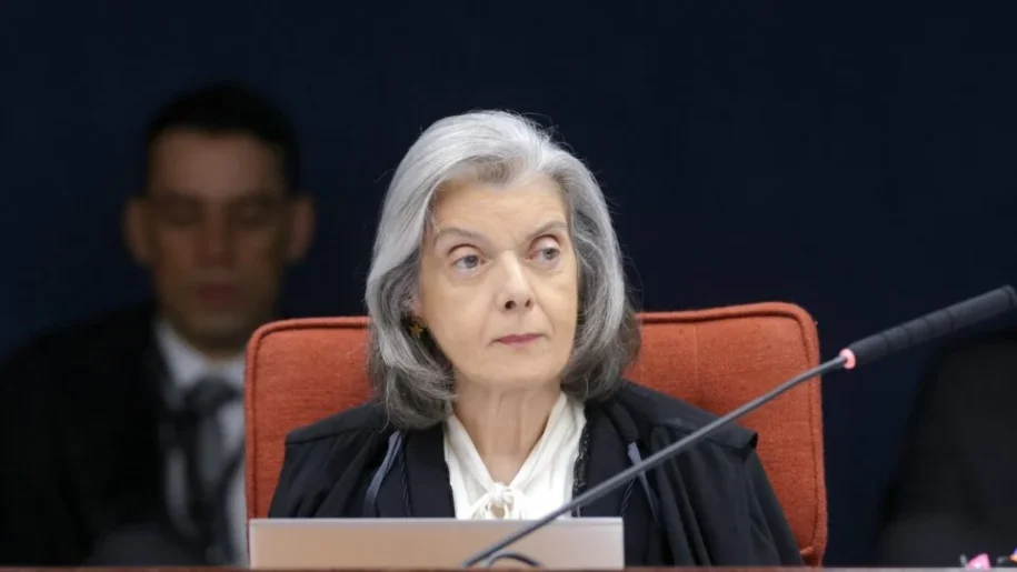 Cármen Lúcia decide contra gratificação de servidores aposentados do INSS