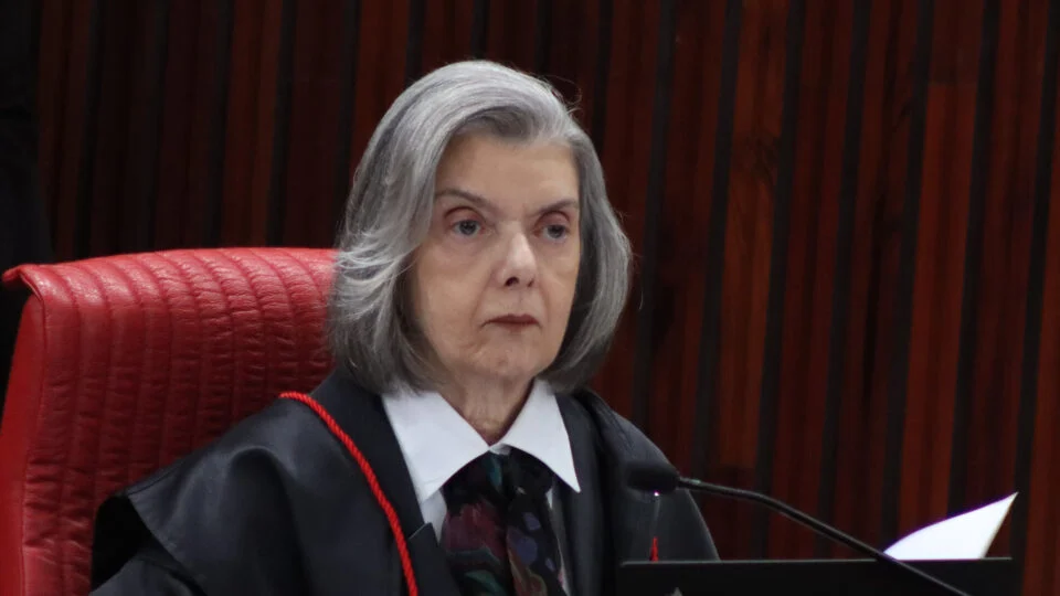 Cármen Lúcia exige regras rígidas para juízes e promete transparência nas eleições
