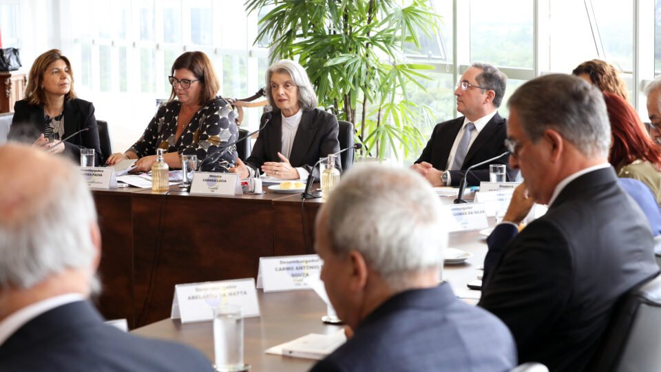 Cármen Lúcia impõe 10 regras para juízes eleitorais e exige rigor nas eleições 2026