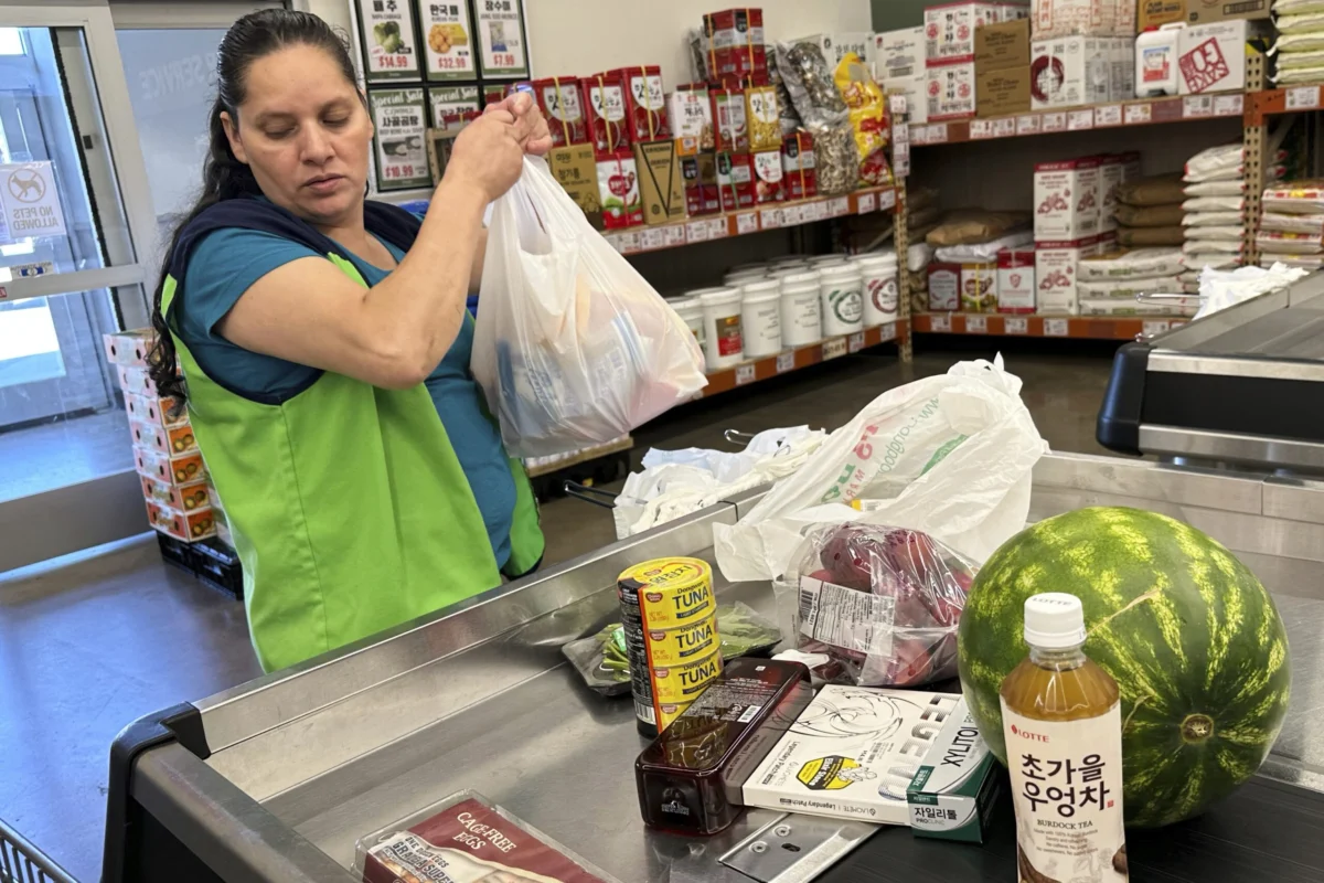 Casa Branca reduz expectativas de crescimento do emprego e abala mercado de trabalho