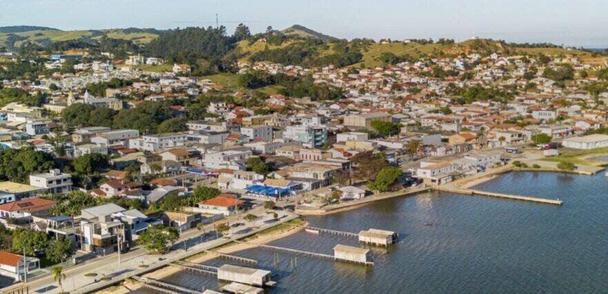 CASAN alerta moradores de Imaruí: cadastro de imóveis deve ser feito até março de 2026