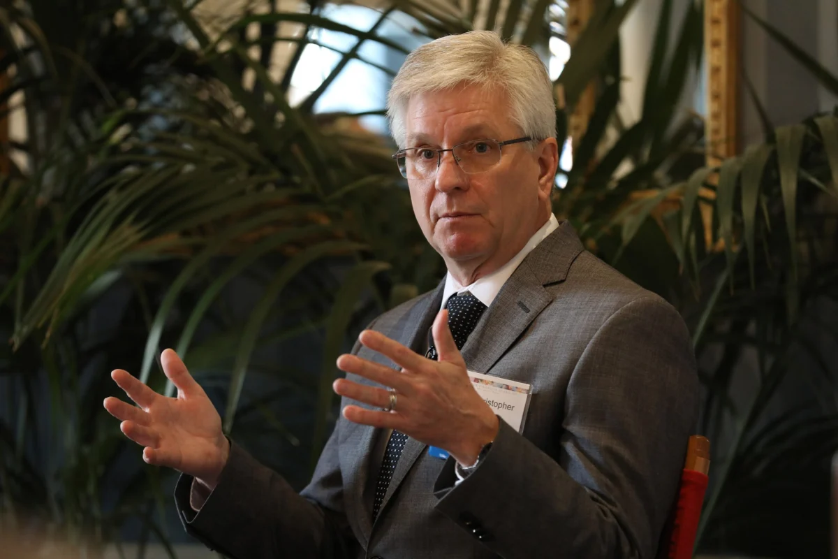 Christopher Waller alerta que euforia nos criptoativos após Trump está desaparecendo