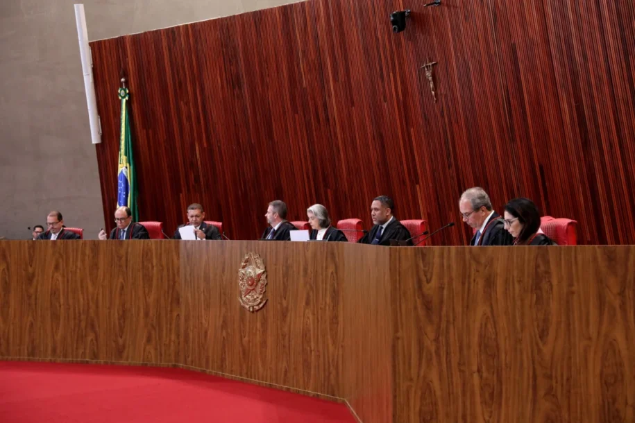 Cláudio Castro enfrenta julgamento no TSE que pode cassar seu mandato