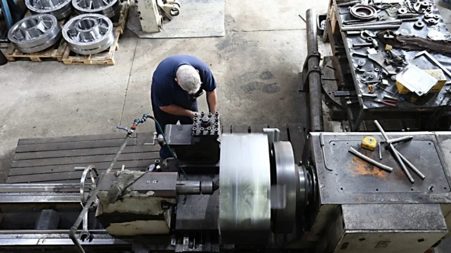 CNI alerta: Fim da escala 6×1 pode custar R$ 267 bilhões ao ano para empresas