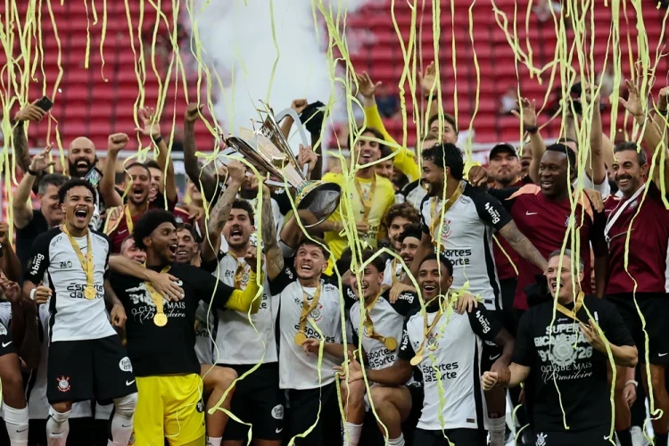 Corinthians desbanca Flamengo e conquista bi da Supercopa em Brasília