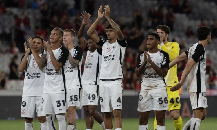 Corinthians supera Athletico-PR em Curitiba e garante 5º lugar no Brasileirão