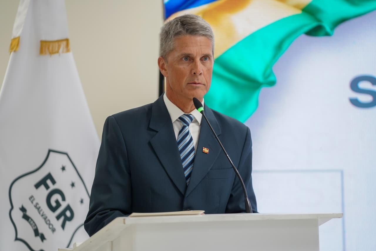 Coronel Flávio Graff apresenta modelo de segurança de SC em seminário em El Salvador