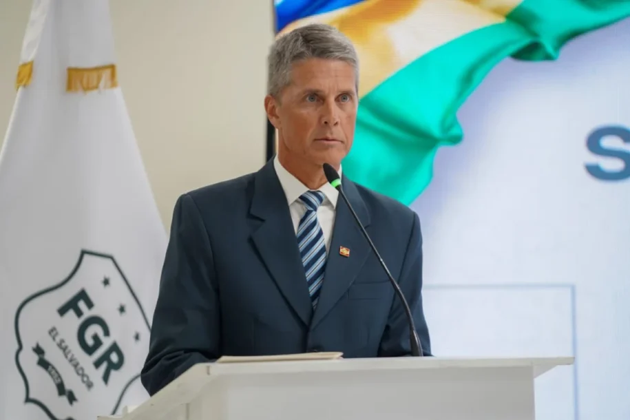 Coronel Flávio Graff apresenta modelo de segurança de SC em seminário em El Salvador