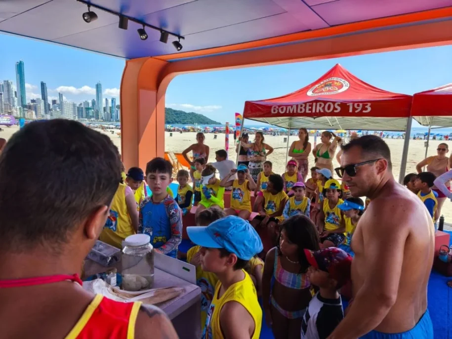 Corpo de Bombeiros Militar promove atividades ambientais com mais de 60 crianças em Balneário Camboriú