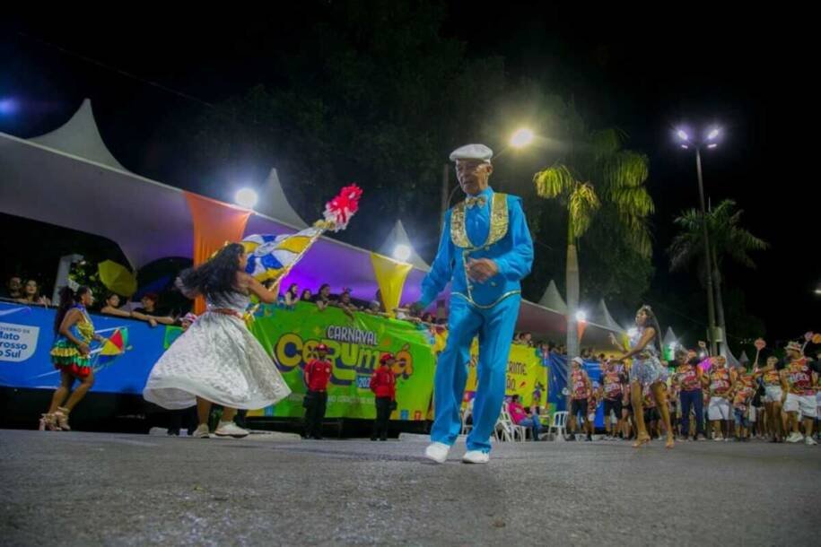 Corumbá vive maratona de 6h com desfile oficial e show de MBW na Praça Ponce