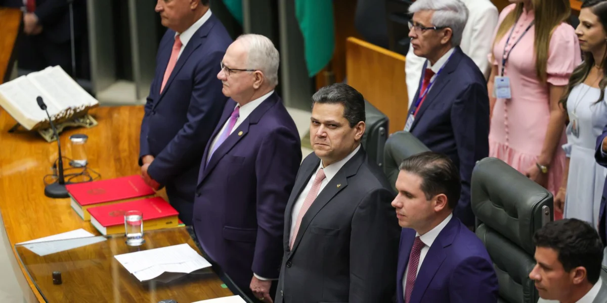 Davi Alcolumbre defende diálogo e paz entre Poderes em abertura do Congresso