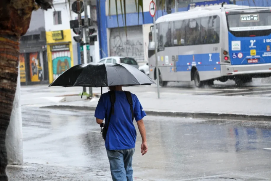 Defesa Civil alerta: mais de 133 mil imóveis sem energia durante tempestade em SP