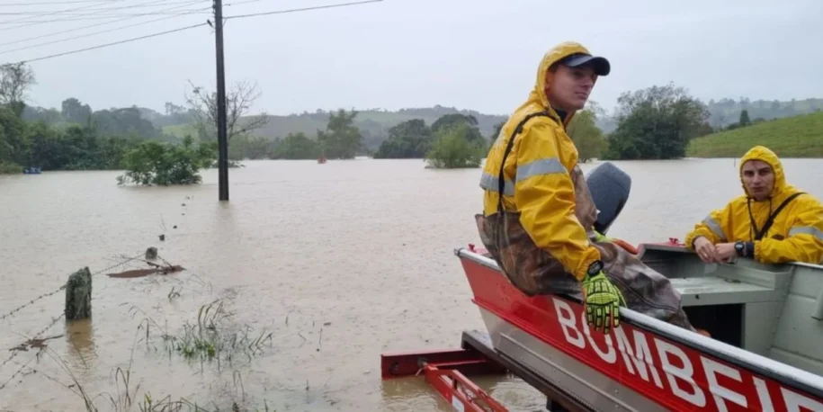 Defesa Civil alerta para intensificação de ciclone em Santa Catarina com risco de deslizamentos