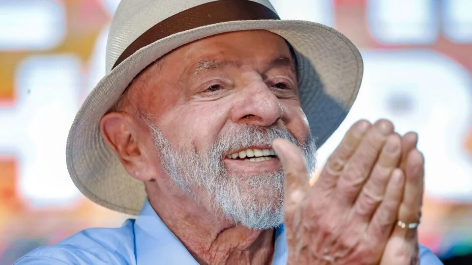 Deputado Filipe Barros aciona TSE contra desfile em homenagem a Lula no Carnaval