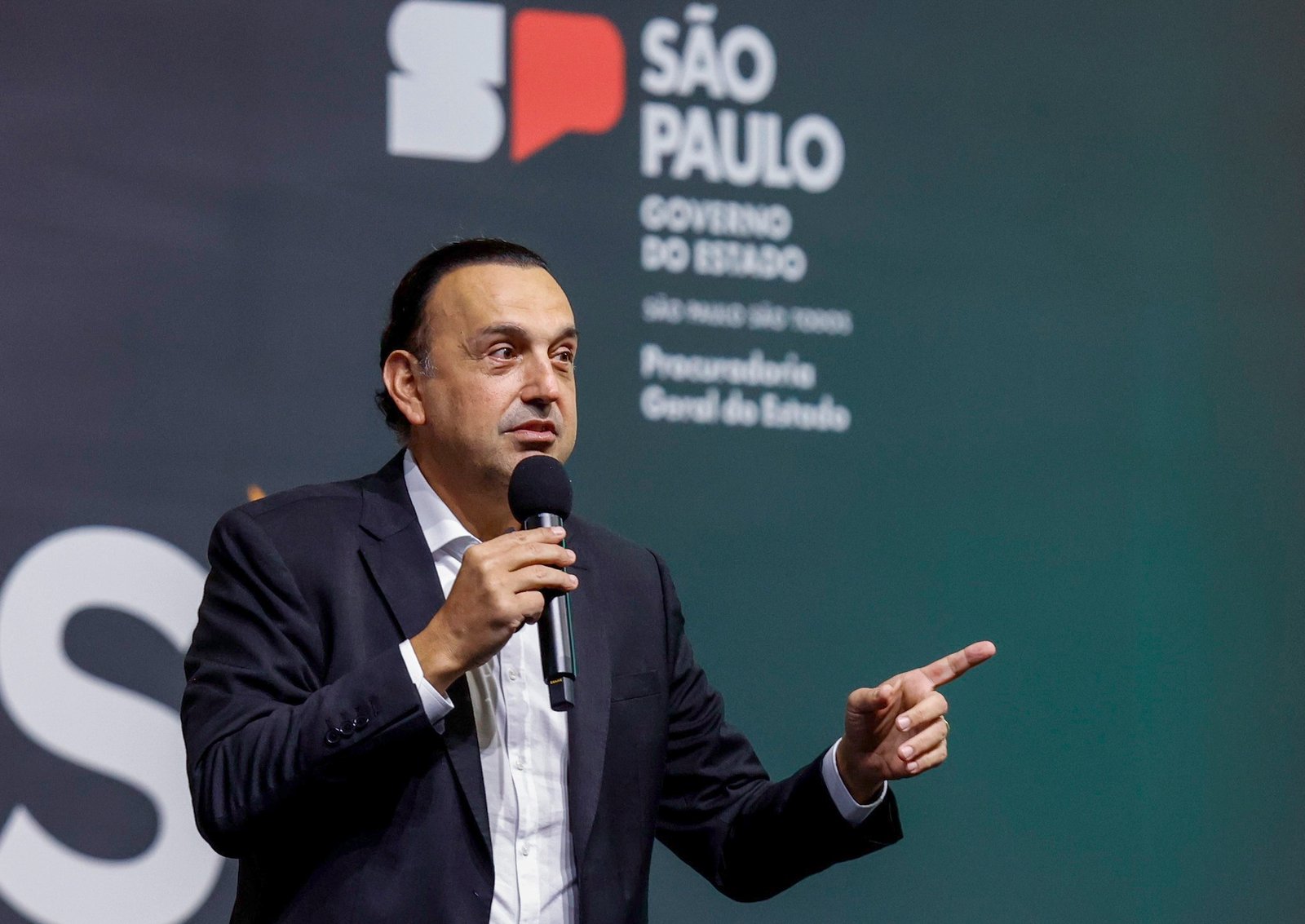 Deputado Paulo Fiorilo pede investigação de Felicio Ramuth por lavagem de dinheiro