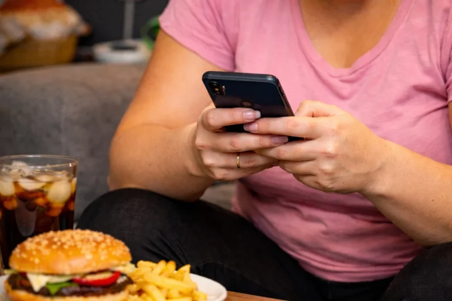 Dra. Ana Luisa Vilela revela como celular prejudica emagrecimento e sono