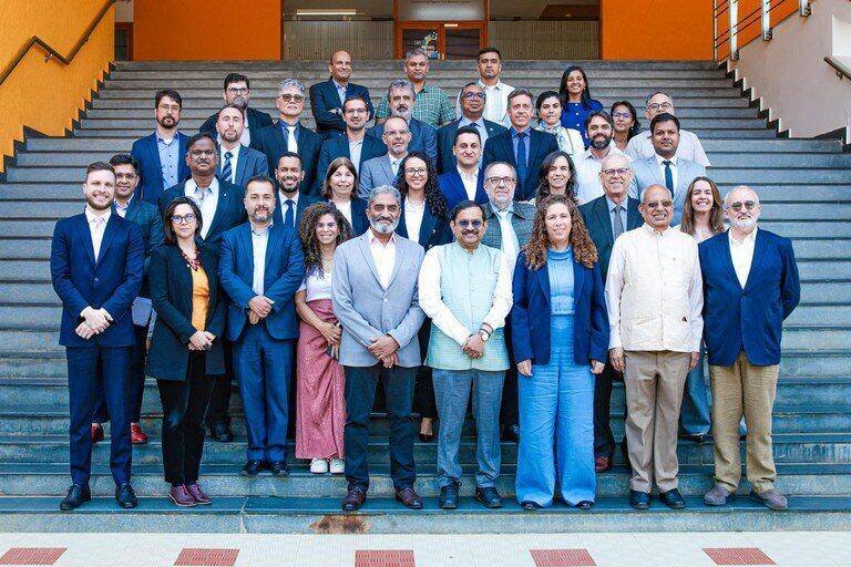 Esther Dweck lidera delegação brasileira em missão de IA na Índia e revela planos ambiciosos