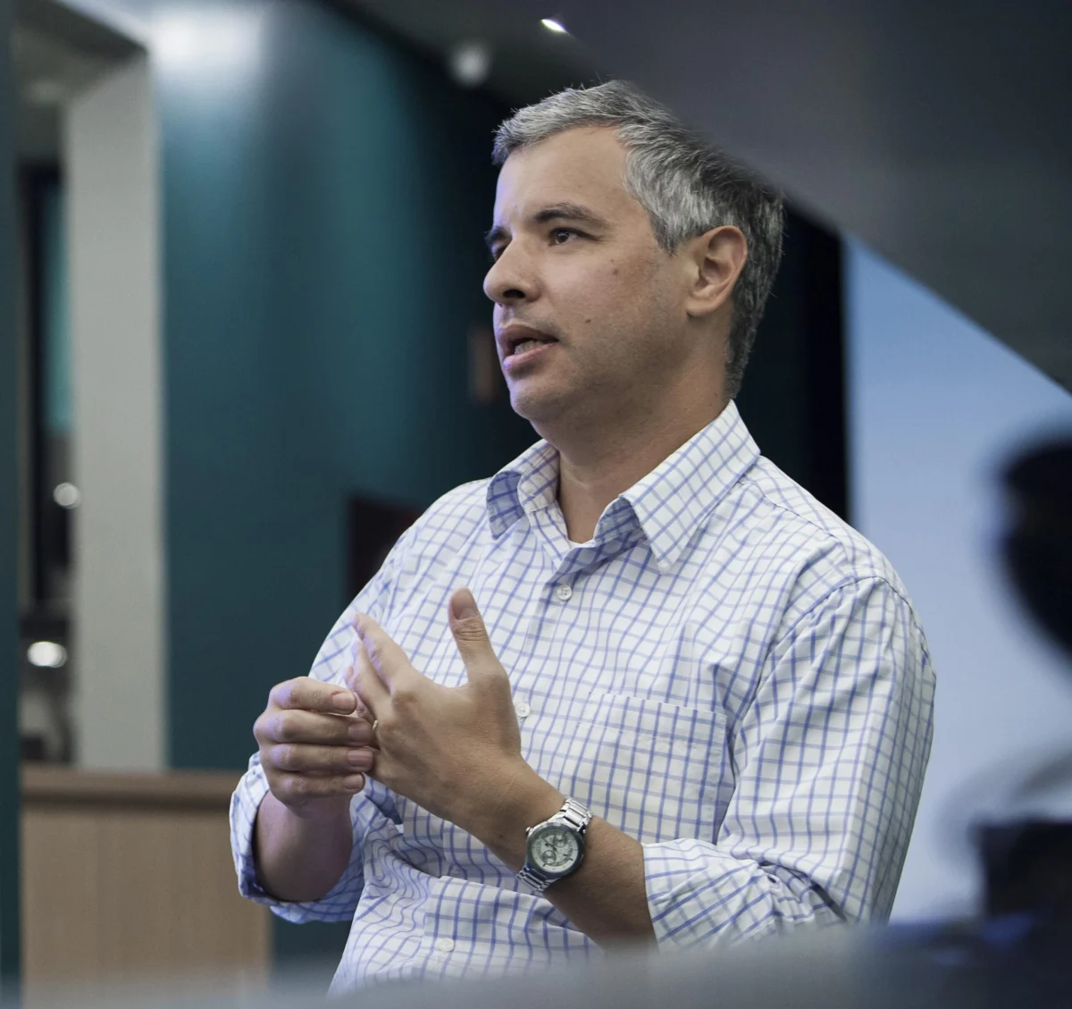 Estrangeiros retiram R$ 1 bilhão da B3 enquanto arrecadação federal bate recorde