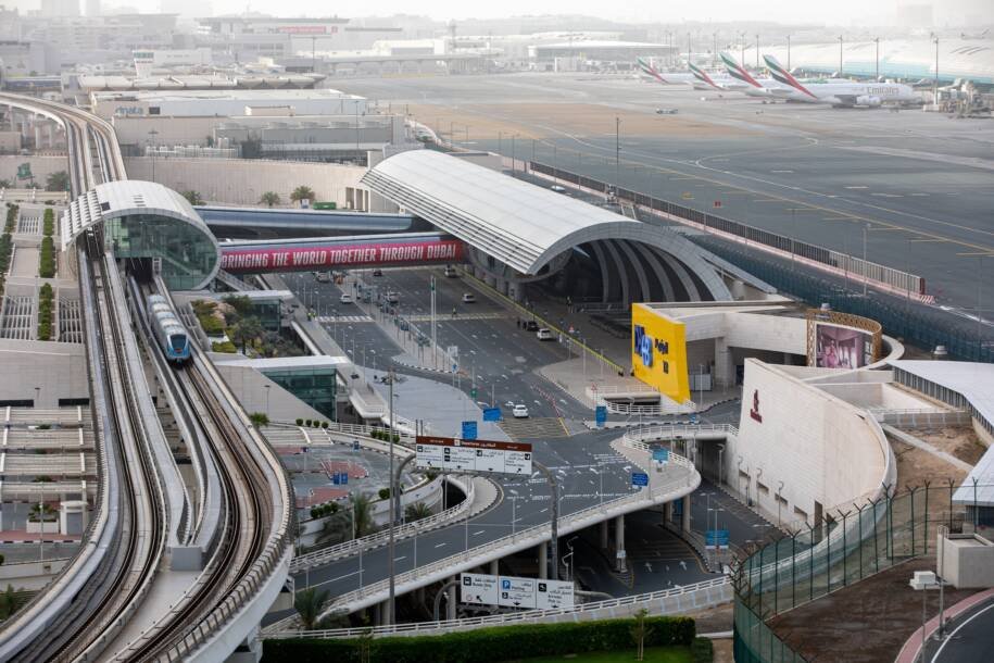 EUA defendem ataques ao Irã após mísseis atingirem Dubai e caos se instala