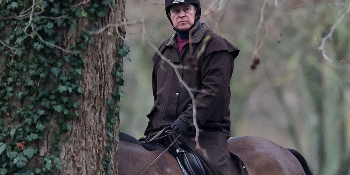 Ex-príncipe Andrew é detido em Norfolk por suspeitas de má conduta pública