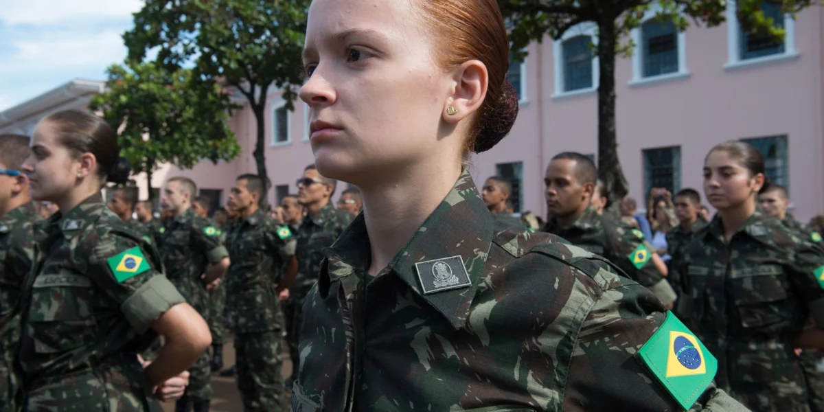 Exército Brasileiro inicia serviço militar feminino com 159 mulheres no Rio de Janeiro