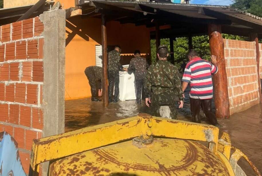 Exército e Prefeitura de Coxim enfrentam enchentes após chuvas devastadoras