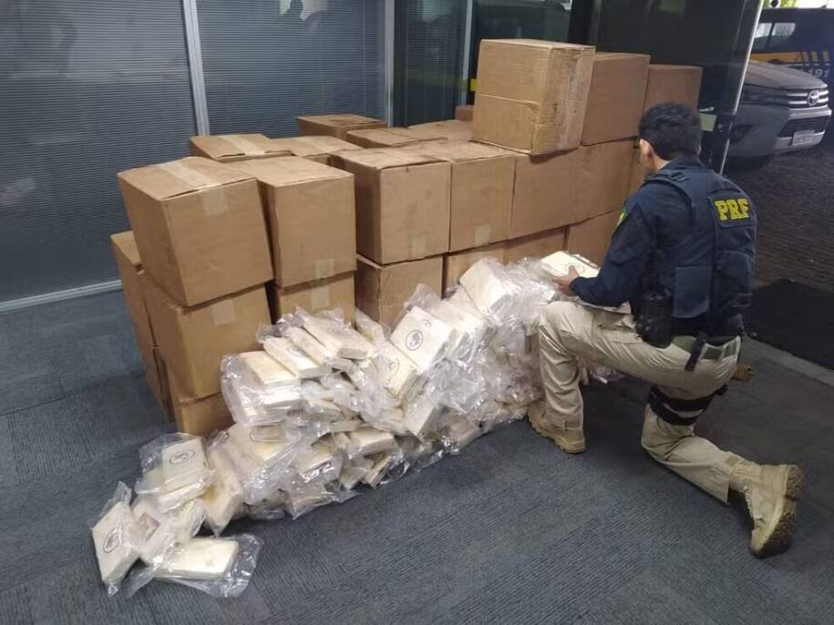 Ficco desmantela esquema de tráfico após apreensão de 1,3 tonelada de cocaína em SC